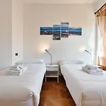 Vanchiglietta Colourful Apartment