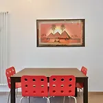 Vanchiglietta Colourful Apartment